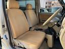 フロントシートの状態です、破れもなく車内の気になる匂いもありません。