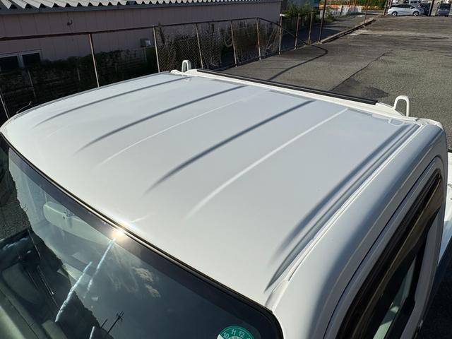 ＮＴ１００クリッパートラック ＤＸ農繁仕様　５速マニュアル　Ｈｉ－Ｌｏ切替付きパートタイム４ＷＤ　デフロック　ゲートプロテクター　テールゲートチェーン　荷台作業灯（12枚目）