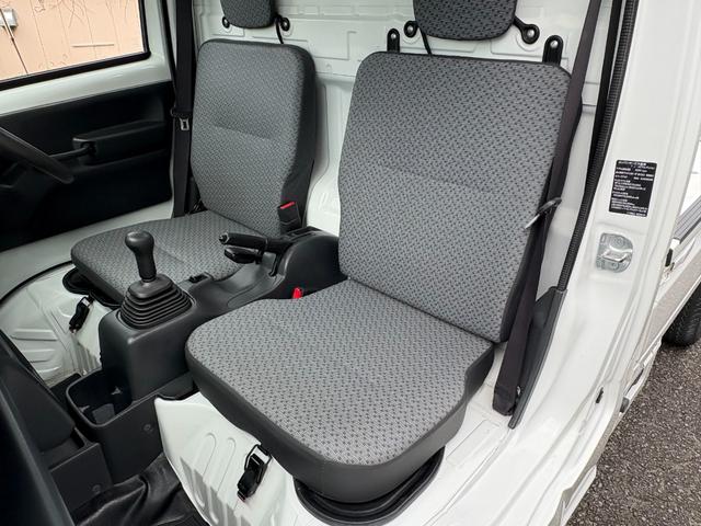 ＮＴ１００クリッパートラック ＤＸ農繁仕様　５速マニュアル　Ｈｉ－Ｌｏ切替付パートタイム４ＷＤ　デフロック　走行５４６０ｋｍ（19枚目）