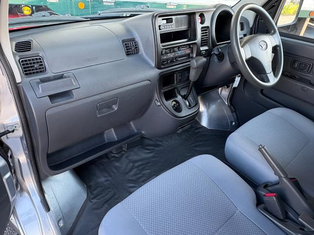 ハイゼットカーゴ ＤＸ　ハイルーフ　パートタイム４ＷＤ　４速ＡＴ車　キーレスエントリー（26枚目）