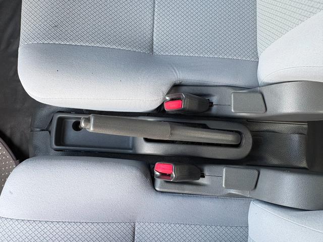 ハイゼットカーゴ ＤＸ　ハイルーフ　パートタイム４ＷＤ　４速ＡＴ車　キーレスエントリー（30枚目）