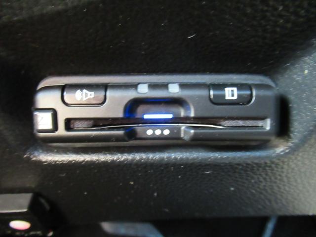 フィット ｅ：ＨＥＶリュクス　ギャザズナビ　フルセグ　ＤＶＤ　ＣＤ　Ｂｌｕｅｔｏｏｔｈ　ＬＥＤヘッドライト　フォグライト　ＥＴＣ　ワイヤレス充電　Ｂカメラ　前後ドラレコ　本革シート　シートヒーター　ＬＥＤヘッドライト　純正アルミ（20枚目）