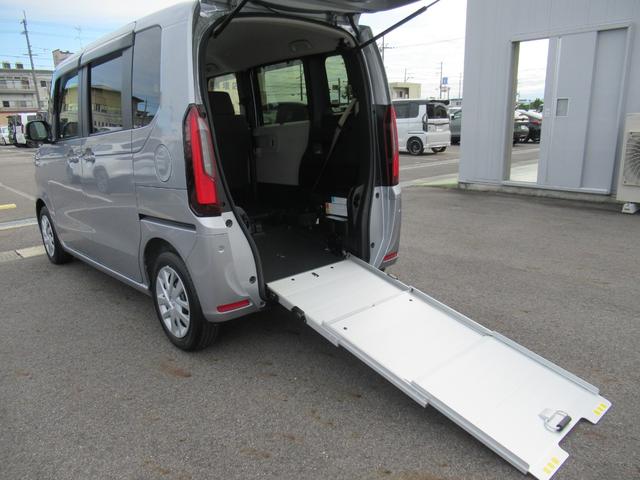 N-BOX スロープ ギャザズナビ Bluetooth フルセグTV バックカメラ 左側電動スライド LEDヘッドライト 車いす仕様車 電動ウインチ 純正ホイール エンジンプッシュボタン スマートキー ETC(3枚目)