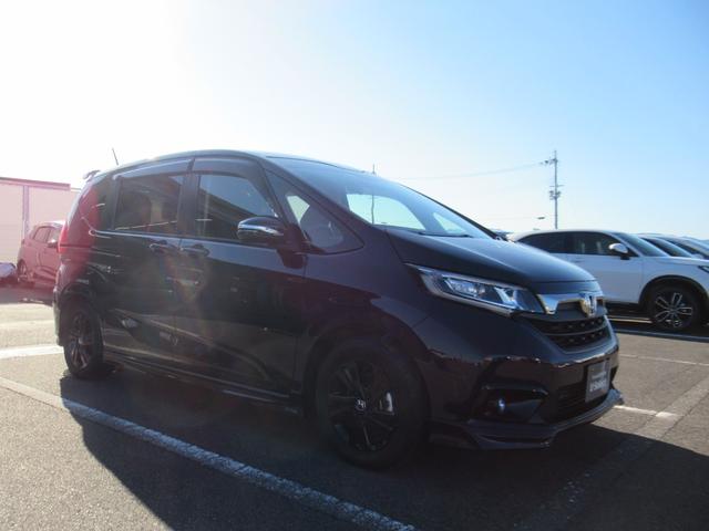 フリードハイブリッド ハイブリッド・Ｇブラックスタイル　ギャザズ９インチナビ　Ｂｌｕｅｔｏｏｔｈ　ＣＤ・ＤＶＤ再生　バックカメラ　前後ドラレコ　両側電動スライド　シートヒーター　後席モニター　モデューロエアロ　純正アルミホイール　ロールサンシェード（11枚目）