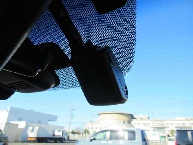 フリードハイブリッド ハイブリッド・Ｇブラックスタイル　ギャザズ９インチナビ　Ｂｌｕｅｔｏｏｔｈ　ＣＤ・ＤＶＤ再生　バックカメラ　前後ドラレコ　両側電動スライド　シートヒーター　後席モニター　モデューロエアロ　純正アルミホイール　ロールサンシェード（22枚目）