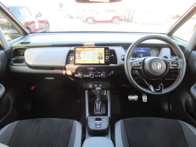 フィット e:HEVRS HondaCONNECTディスプレー Bluetooth フルセグTV バックカメラ 前後ドラレコ 純正アルミホイール スマートキー エンジンプッシュボタン LEDヘッドライト 禁煙車(4枚目)
