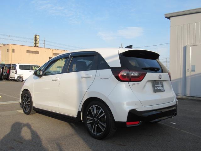 フィット e:HEVRS HondaCONNECTディスプレー Bluetooth フルセグTV バックカメラ 前後ドラレコ 純正アルミホイール スマートキー エンジンプッシュボタン LEDヘッドライト 禁煙車(7枚目)
