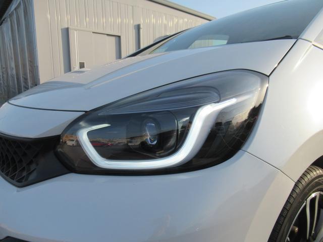 フィット e:HEVRS HondaCONNECTディスプレー Bluetooth フルセグTV バックカメラ 前後ドラレコ 純正アルミホイール スマートキー エンジンプッシュボタン LEDヘッドライト 禁煙車(12枚目)