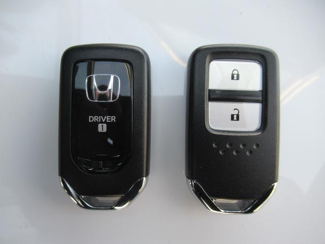 フィット e:HEVRS HondaCONNECTディスプレー Bluetooth フルセグTV バックカメラ 前後ドラレコ 純正アルミホイール スマートキー エンジンプッシュボタン LEDヘッドライト 禁煙車(26枚目)