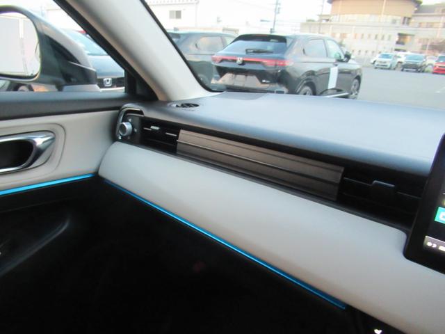 ヴェゼル e:HEVZ・PLaYパッケージ HondaCONNECTディスプレー Bluetooth フルセグTV バックカメラ 前後ドラレコ 電動リアゲート シートヒーター 2トーンカラー LEDヘッドライト 純正アルミホイール(27枚目)