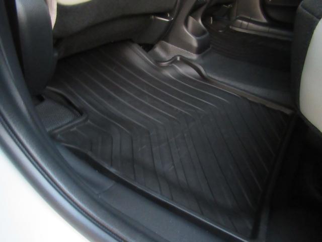 ヴェゼル e:HEVZ・PLaYパッケージ HondaCONNECTディスプレー Bluetooth フルセグTV バックカメラ 前後ドラレコ 電動リアゲート シートヒーター 2トーンカラー LEDヘッドライト 純正アルミホイール(47枚目)