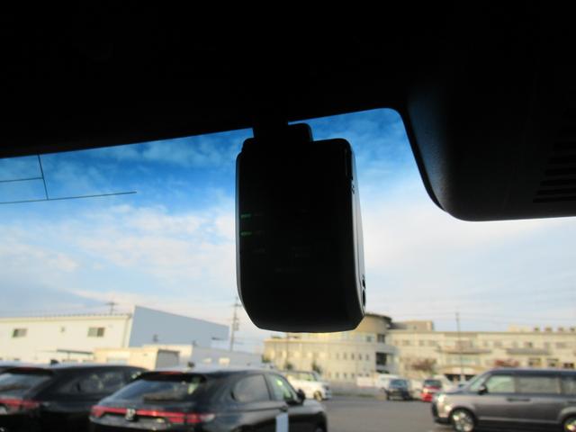 N-BOXカスタム L ギャザズディスプレイオーディオ Bluetooth CD・DVD再生 ワンセグTV バックカメラ 前後ドラレコ シートヒーター 電子制御パーキングブレーキ 左側電動スライド 純正アルミホイール(21枚目)