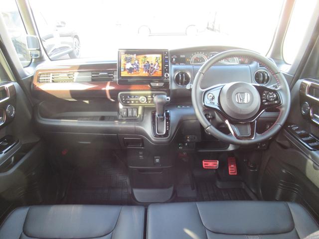 N-BOXカスタム Lターボ ギャザズナビ Bluetooth CD・DVD再生 フルセグTV バックカメラ 前後ドラレコ アドバンスドルームミラー 両側電動スライド シートヒーター 純正アルミホイール シートバックテーブル(4枚目)