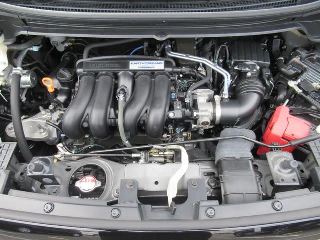 フリード+ クロスター・ホンダセンシング ギャザズナビ Bluetooth CD・DVD再生 フルセグTV バックカメラ 前後ドラレコ 後席モニター 両側電動スライド シートヒーター 純正アルミホイール オートリトラミラー LEDヘッドライト(16枚目)