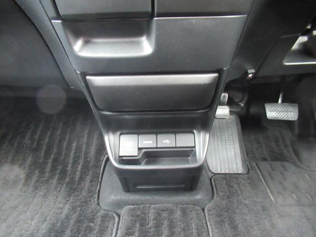 フリード+ クロスター・ホンダセンシング ギャザズナビ Bluetooth CD・DVD再生 フルセグTV バックカメラ 前後ドラレコ 後席モニター 両側電動スライド シートヒーター 純正アルミホイール オートリトラミラー LEDヘッドライト(28枚目)