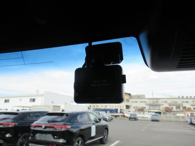 N-BOXカスタム G・Lターボホンダセンシング ギャザズナビ Bluetooth CD・DVD再生 フルセグTV バックカメラ 前後ドラレコ 両側電動スライド 後席モニター 後席ウィンドウフィルム LEDヘッドライト 純正アルミホイール(20枚目)