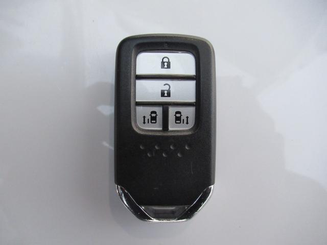 オデッセイ アブソルート ギャザズナビ Bカメラ 後席モニター 両側電動スライド(23枚目)