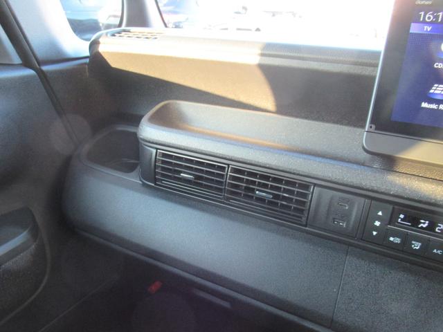 N-BOXカスタム ベースグレード 9インチHondaCONNECTナビ Bluetooth CD・DVD再生 フルセグTV バックカメラ 3カメラドラレコ 左側電動スライド シートヒーター 純正アルミホイール オートリトラミラー(26枚目)