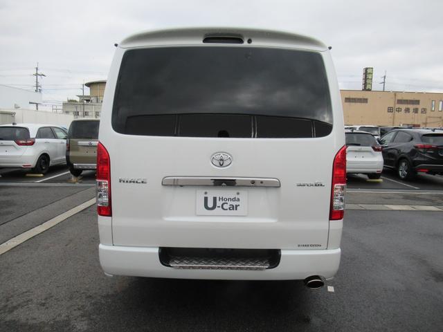 ハイエースバン スーパーＧＬダークプライムＩＩ　アルパインナビ　Ｂｌｕｅｔｏｏｔｈ　ＣＤ・ＤＶＤ再生　フルセグＴＶ　バックカメラ　前後ドラレコ　社外アルミホイール　純正アルミホイール付きスタッドレスタイヤ　ベッドキット　ＡＣ１００Ｖ電源付き（7枚目）