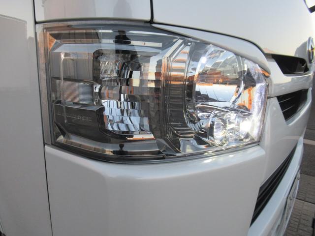 ハイエースバン スーパーＧＬダークプライムＩＩ　アルパインナビ　Ｂｌｕｅｔｏｏｔｈ　ＣＤ・ＤＶＤ再生　フルセグＴＶ　バックカメラ　前後ドラレコ　社外アルミホイール　純正アルミホイール付きスタッドレスタイヤ　ベッドキット　ＡＣ１００Ｖ電源付き（10枚目）