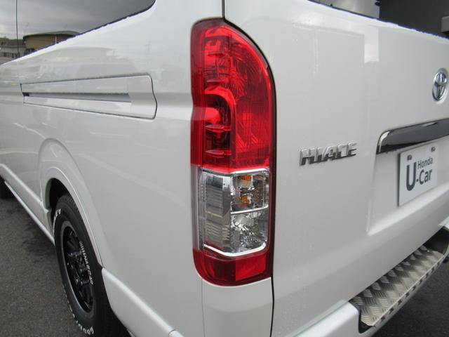 ハイエースバン スーパーＧＬダークプライムＩＩ　アルパインナビ　Ｂｌｕｅｔｏｏｔｈ　ＣＤ・ＤＶＤ再生　フルセグＴＶ　バックカメラ　前後ドラレコ　社外アルミホイール　純正アルミホイール付きスタッドレスタイヤ　ベッドキット　ＡＣ１００Ｖ電源付き（12枚目）