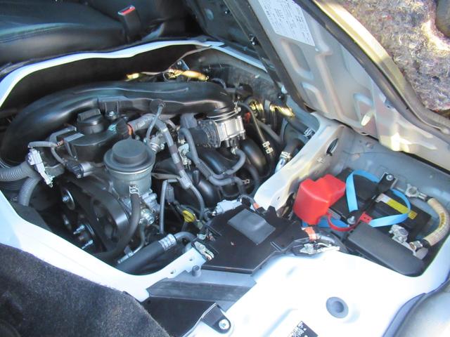 ハイエースバン スーパーＧＬダークプライムＩＩ　アルパインナビ　Ｂｌｕｅｔｏｏｔｈ　ＣＤ・ＤＶＤ再生　フルセグＴＶ　バックカメラ　前後ドラレコ　社外アルミホイール　純正アルミホイール付きスタッドレスタイヤ　ベッドキット　ＡＣ１００Ｖ電源付き（15枚目）