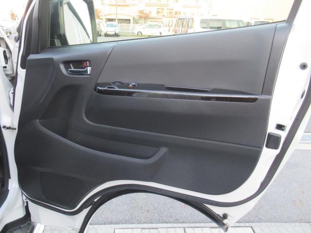 ハイエースバン スーパーＧＬダークプライムＩＩ　アルパインナビ　Ｂｌｕｅｔｏｏｔｈ　ＣＤ・ＤＶＤ再生　フルセグＴＶ　バックカメラ　前後ドラレコ　社外アルミホイール　純正アルミホイール付きスタッドレスタイヤ　ベッドキット　ＡＣ１００Ｖ電源付き（29枚目）