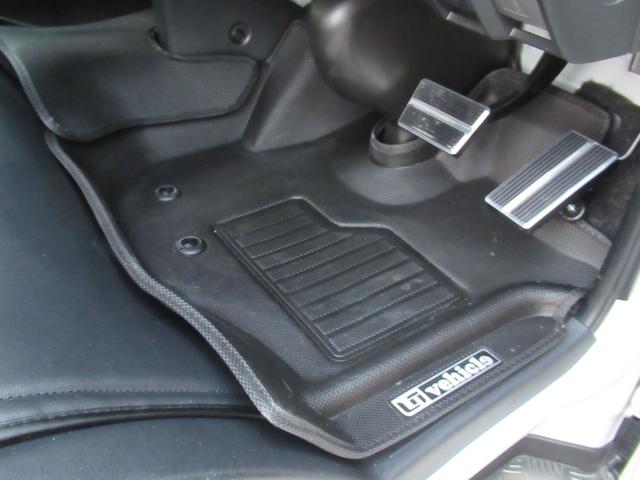 ハイエースバン スーパーＧＬダークプライムＩＩ　アルパインナビ　Ｂｌｕｅｔｏｏｔｈ　ＣＤ・ＤＶＤ再生　フルセグＴＶ　バックカメラ　前後ドラレコ　社外アルミホイール　純正アルミホイール付きスタッドレスタイヤ　ベッドキット　ＡＣ１００Ｖ電源付き（31枚目）