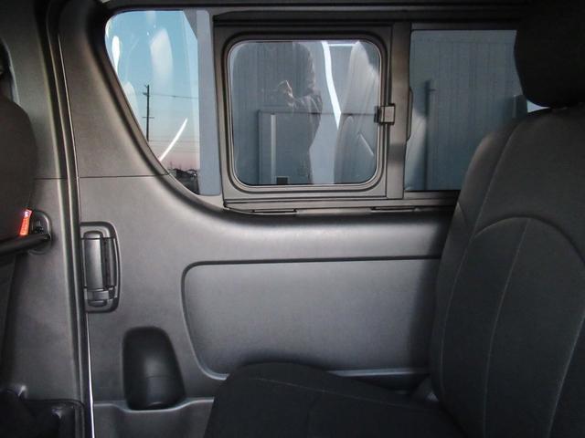 ハイエースバン スーパーＧＬダークプライムＩＩ　アルパインナビ　Ｂｌｕｅｔｏｏｔｈ　ＣＤ・ＤＶＤ再生　フルセグＴＶ　バックカメラ　前後ドラレコ　社外アルミホイール　純正アルミホイール付きスタッドレスタイヤ　ベッドキット　ＡＣ１００Ｖ電源付き（33枚目）
