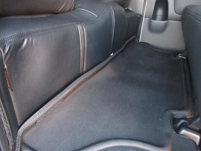 ハイエースバン スーパーＧＬダークプライムＩＩ　アルパインナビ　Ｂｌｕｅｔｏｏｔｈ　ＣＤ・ＤＶＤ再生　フルセグＴＶ　バックカメラ　前後ドラレコ　社外アルミホイール　純正アルミホイール付きスタッドレスタイヤ　ベッドキット　ＡＣ１００Ｖ電源付き（45枚目）