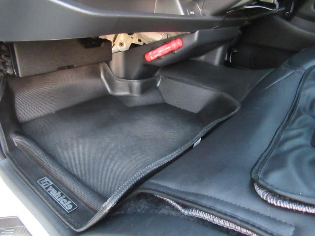 ハイエースバン スーパーＧＬダークプライムＩＩ　アルパインナビ　Ｂｌｕｅｔｏｏｔｈ　ＣＤ・ＤＶＤ再生　フルセグＴＶ　バックカメラ　前後ドラレコ　社外アルミホイール　純正アルミホイール付きスタッドレスタイヤ　ベッドキット　ＡＣ１００Ｖ電源付き（50枚目）