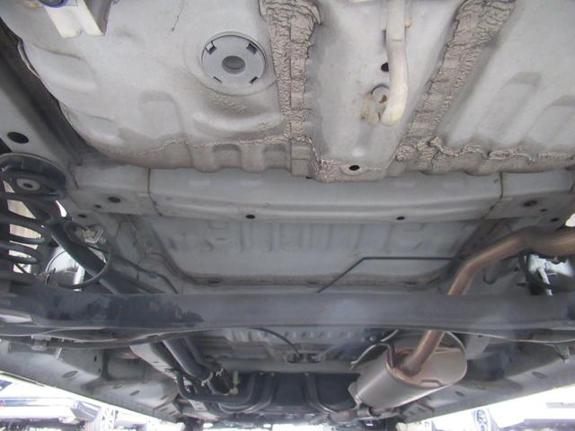 Ｎ－ＢＯＸカスタム ２トーンカラースタイルＧＳＳパッケージ　ギャザズナビ　Ｂカメラ　ドラレコ　後席モニター　両側電動スライド　ＣＴＢＡ　ＨＩＤ　アルミ（17枚目）