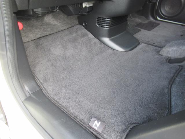 Ｎ－ＢＯＸカスタム ２トーンカラースタイルＧＳＳパッケージ　ギャザズナビ　Ｂカメラ　ドラレコ　後席モニター　両側電動スライド　ＣＴＢＡ　ＨＩＤ　アルミ（53枚目）