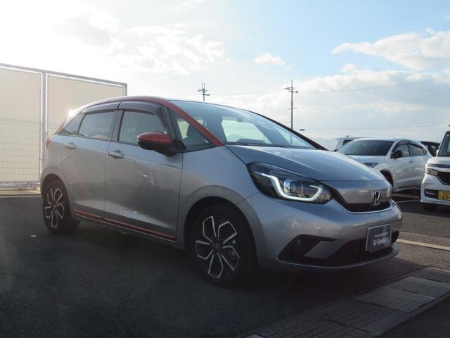 フィット ｅ：ＨＥＶネス　ギャザズナビ　Ｂｌｕｅｔｏｏｔｈ　ＣＤ・ＤＶＤ再生　フルセグＴＶ　バックカメラ　前後ドラレコ　ＬＥＤヘッドライト　純正アルミホイール　アクセント２トーンカラー　禁煙車　ＵＳＢチャージャー付き（9枚目）