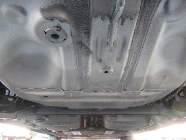 フィット ｅ：ＨＥＶネス　ギャザズナビ　Ｂｌｕｅｔｏｏｔｈ　ＣＤ・ＤＶＤ再生　フルセグＴＶ　バックカメラ　前後ドラレコ　ＬＥＤヘッドライト　純正アルミホイール　アクセント２トーンカラー　禁煙車　ＵＳＢチャージャー付き（16枚目）