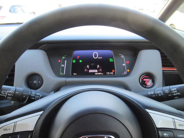 フィット ｅ：ＨＥＶネス　ギャザズナビ　Ｂｌｕｅｔｏｏｔｈ　ＣＤ・ＤＶＤ再生　フルセグＴＶ　バックカメラ　前後ドラレコ　ＬＥＤヘッドライト　純正アルミホイール　アクセント２トーンカラー　禁煙車　ＵＳＢチャージャー付き（17枚目）