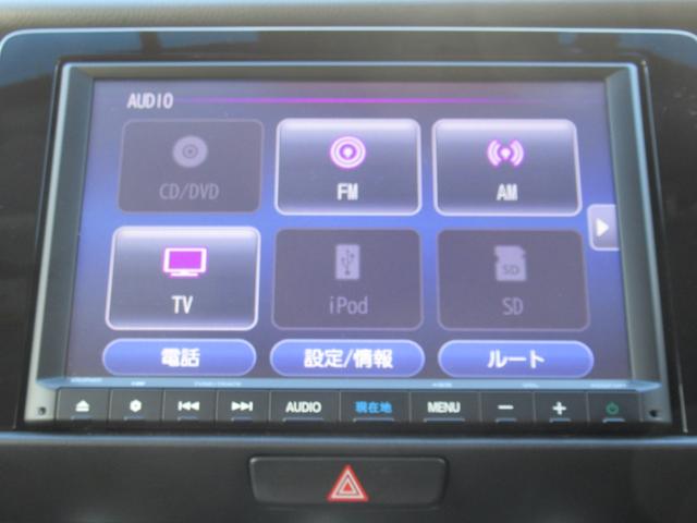 フィット ｅ：ＨＥＶネス　ギャザズナビ　Ｂｌｕｅｔｏｏｔｈ　ＣＤ・ＤＶＤ再生　フルセグＴＶ　バックカメラ　前後ドラレコ　ＬＥＤヘッドライト　純正アルミホイール　アクセント２トーンカラー　禁煙車　ＵＳＢチャージャー付き（19枚目）