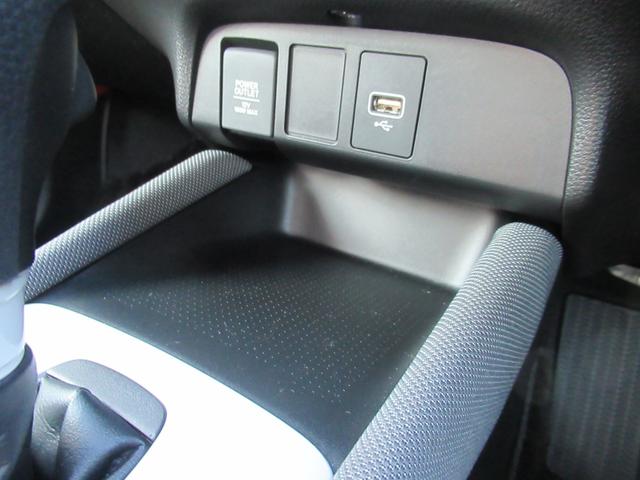 フィット ｅ：ＨＥＶネス　ギャザズナビ　Ｂｌｕｅｔｏｏｔｈ　ＣＤ・ＤＶＤ再生　フルセグＴＶ　バックカメラ　前後ドラレコ　ＬＥＤヘッドライト　純正アルミホイール　アクセント２トーンカラー　禁煙車　ＵＳＢチャージャー付き（30枚目）