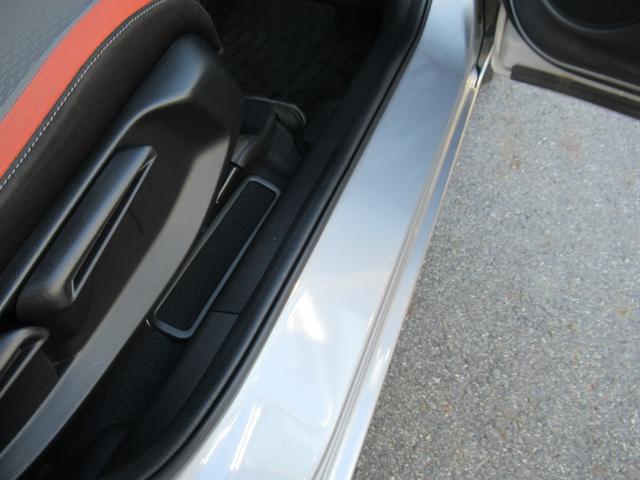 フィット ｅ：ＨＥＶネス　ギャザズナビ　Ｂｌｕｅｔｏｏｔｈ　ＣＤ・ＤＶＤ再生　フルセグＴＶ　バックカメラ　前後ドラレコ　ＬＥＤヘッドライト　純正アルミホイール　アクセント２トーンカラー　禁煙車　ＵＳＢチャージャー付き（33枚目）