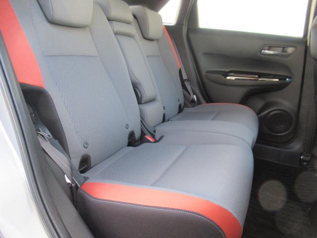 フィット ｅ：ＨＥＶネス　ギャザズナビ　Ｂｌｕｅｔｏｏｔｈ　ＣＤ・ＤＶＤ再生　フルセグＴＶ　バックカメラ　前後ドラレコ　ＬＥＤヘッドライト　純正アルミホイール　アクセント２トーンカラー　禁煙車　ＵＳＢチャージャー付き（39枚目）