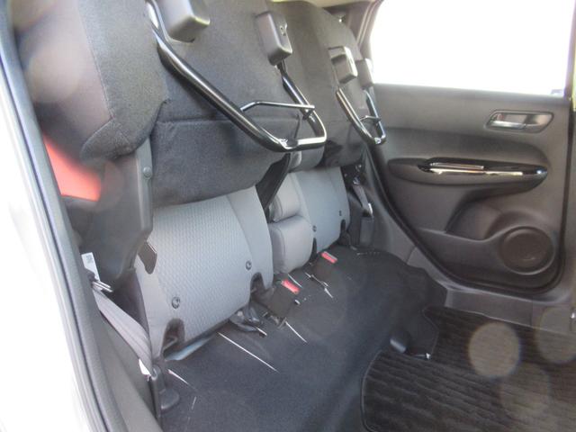 フィット ｅ：ＨＥＶネス　ギャザズナビ　Ｂｌｕｅｔｏｏｔｈ　ＣＤ・ＤＶＤ再生　フルセグＴＶ　バックカメラ　前後ドラレコ　ＬＥＤヘッドライト　純正アルミホイール　アクセント２トーンカラー　禁煙車　ＵＳＢチャージャー付き（40枚目）