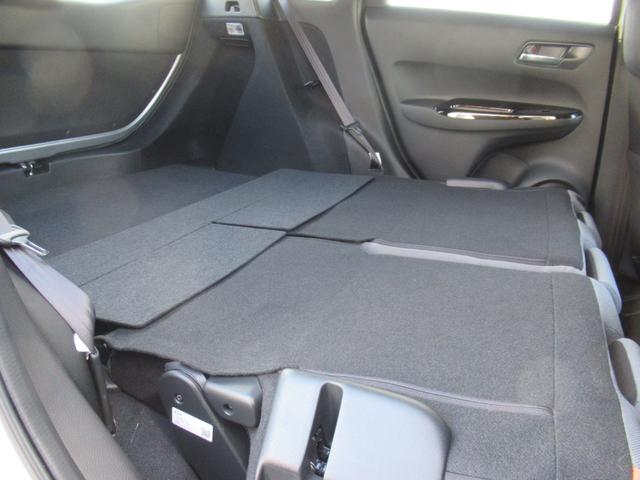 フィット ｅ：ＨＥＶネス　ギャザズナビ　Ｂｌｕｅｔｏｏｔｈ　ＣＤ・ＤＶＤ再生　フルセグＴＶ　バックカメラ　前後ドラレコ　ＬＥＤヘッドライト　純正アルミホイール　アクセント２トーンカラー　禁煙車　ＵＳＢチャージャー付き（41枚目）