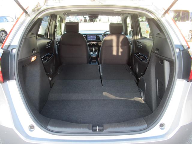 フィット ｅ：ＨＥＶネス　ギャザズナビ　Ｂｌｕｅｔｏｏｔｈ　ＣＤ・ＤＶＤ再生　フルセグＴＶ　バックカメラ　前後ドラレコ　ＬＥＤヘッドライト　純正アルミホイール　アクセント２トーンカラー　禁煙車　ＵＳＢチャージャー付き（42枚目）