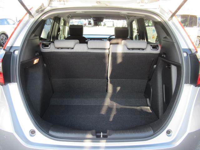 フィット ｅ：ＨＥＶネス　ギャザズナビ　Ｂｌｕｅｔｏｏｔｈ　ＣＤ・ＤＶＤ再生　フルセグＴＶ　バックカメラ　前後ドラレコ　ＬＥＤヘッドライト　純正アルミホイール　アクセント２トーンカラー　禁煙車　ＵＳＢチャージャー付き（44枚目）