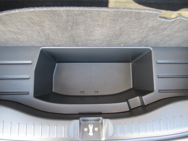 フィット ｅ：ＨＥＶネス　ギャザズナビ　Ｂｌｕｅｔｏｏｔｈ　ＣＤ・ＤＶＤ再生　フルセグＴＶ　バックカメラ　前後ドラレコ　ＬＥＤヘッドライト　純正アルミホイール　アクセント２トーンカラー　禁煙車　ＵＳＢチャージャー付き（45枚目）