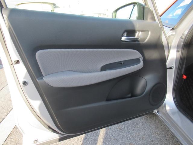 フィット ｅ：ＨＥＶネス　ギャザズナビ　Ｂｌｕｅｔｏｏｔｈ　ＣＤ・ＤＶＤ再生　フルセグＴＶ　バックカメラ　前後ドラレコ　ＬＥＤヘッドライト　純正アルミホイール　アクセント２トーンカラー　禁煙車　ＵＳＢチャージャー付き（50枚目）