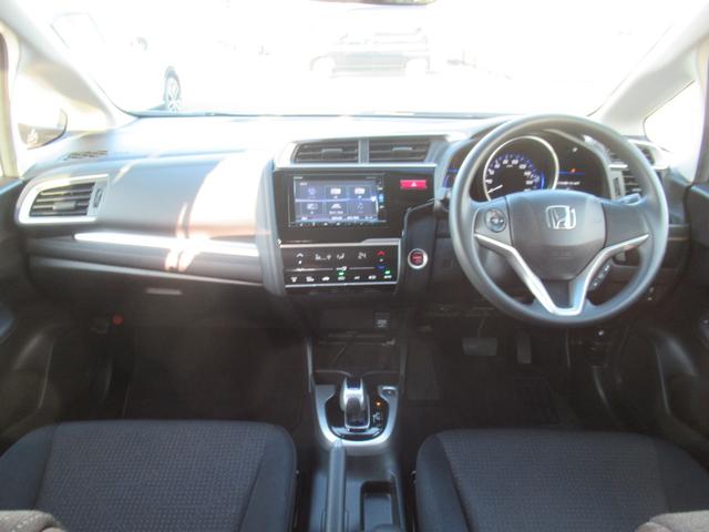 フィットハイブリッド Fパッケージ ギャザズナビ Bカメラ LEDヘッドライト 4WD(3枚目)