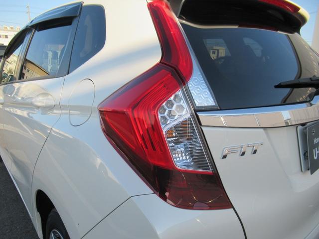 フィットハイブリッド Fパッケージ ギャザズナビ Bカメラ LEDヘッドライト 4WD(12枚目)