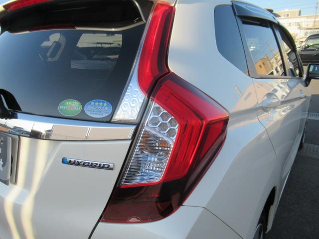 フィットハイブリッド Fパッケージ ギャザズナビ Bカメラ LEDヘッドライト 4WD(13枚目)