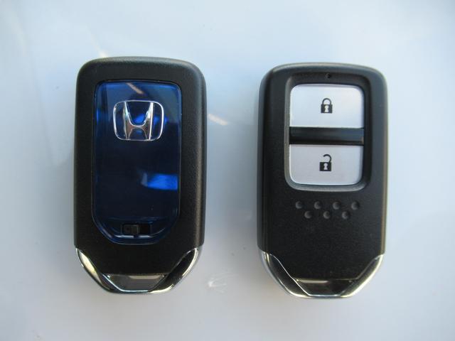 フィットハイブリッド Fパッケージ ギャザズナビ Bカメラ LEDヘッドライト 4WD(22枚目)